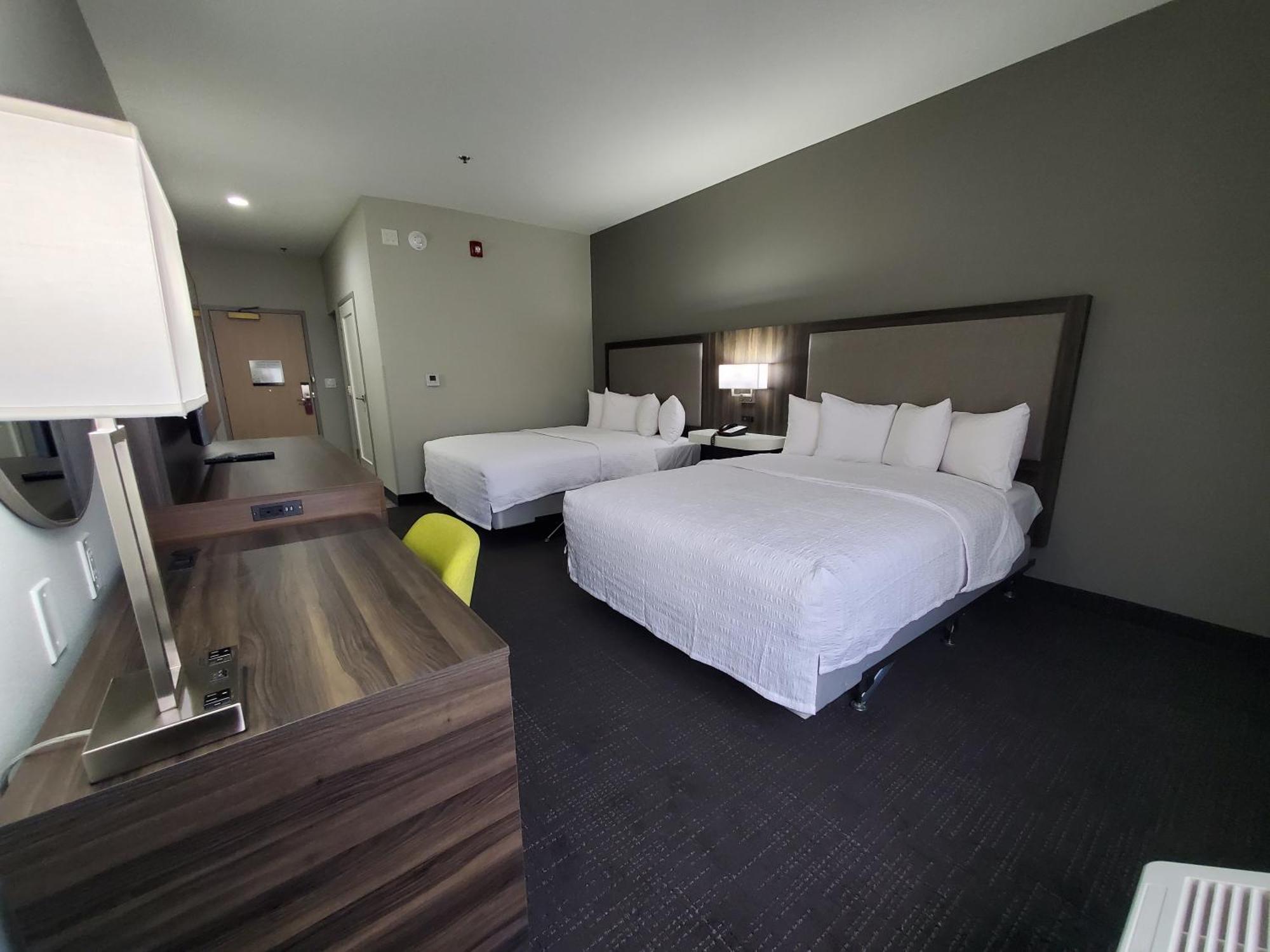 Hotel Hampton 3*